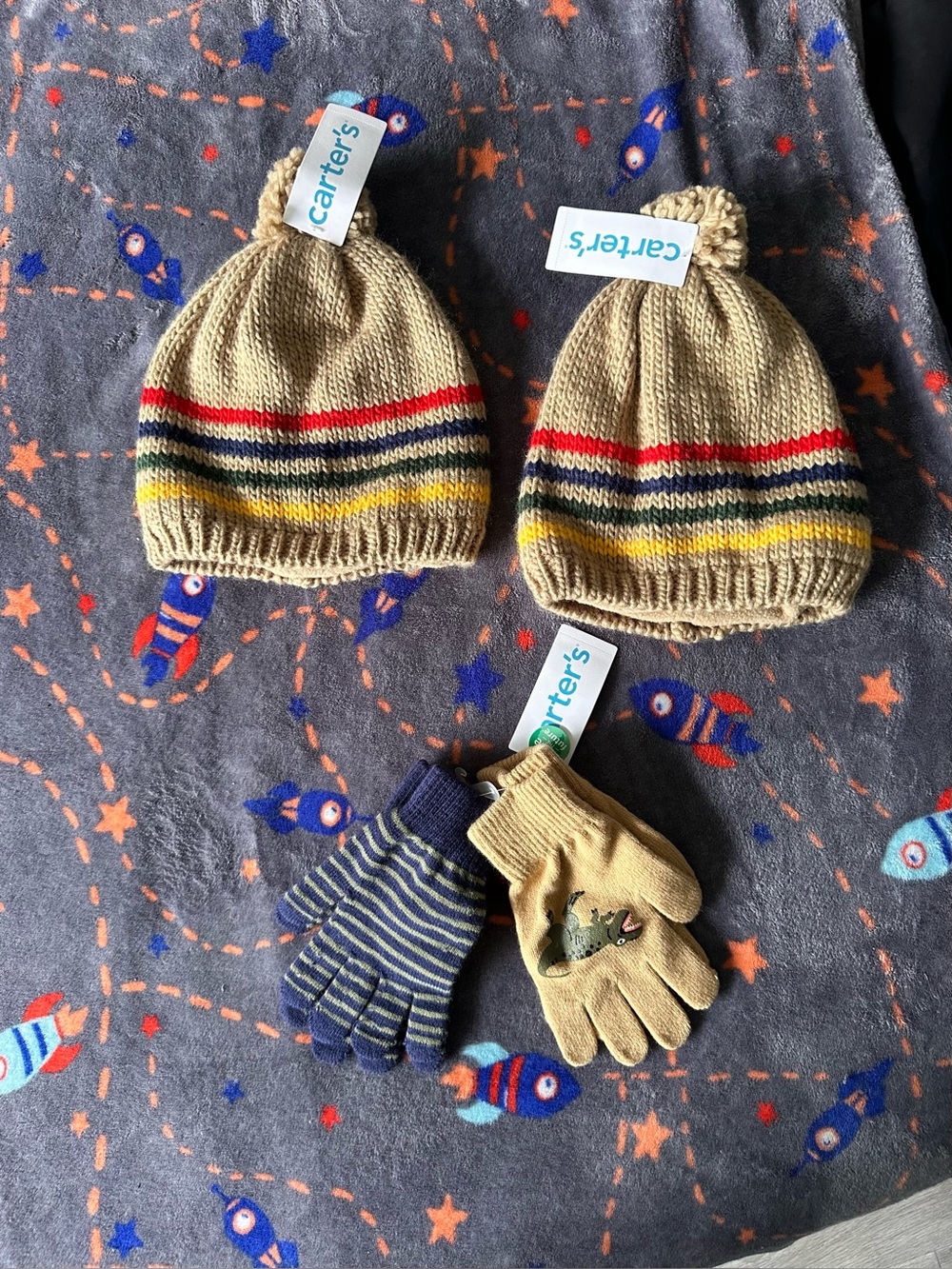 NWT Carter’s Kids Winter Set 4pc 2 Fleece Lined Hats 2 Pairs Gloves Size 8+